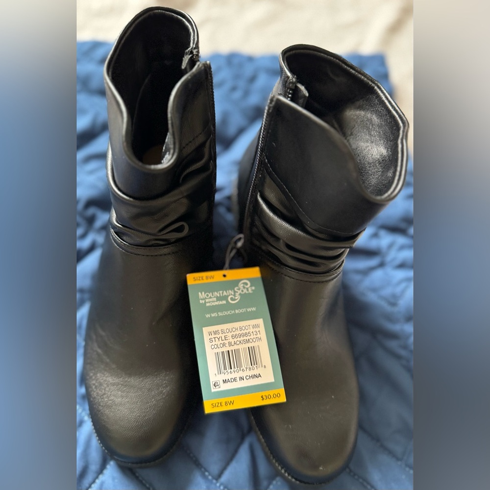 NWT** Mountain Soul black ankle boots. Zip up on sides